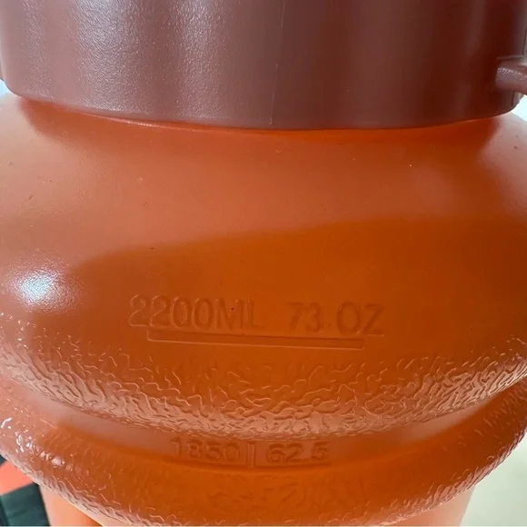 Hydro Jug 73 oz Coral With Removable Green/Coral Sleeve Detachable Adjust Strap - Picture 8 of 13